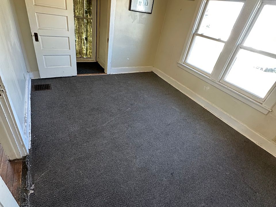 2nd image of 3319 Victory Ave #3