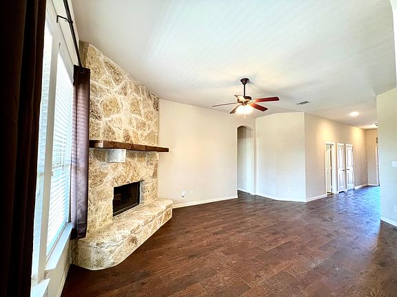 3rd image of 5201 Pinewood Dr