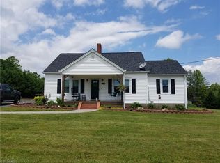 440 Ararat Rd, Pilot Mtn, NC 27041