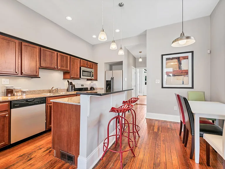 927 S Sarah St #B — Photo 6