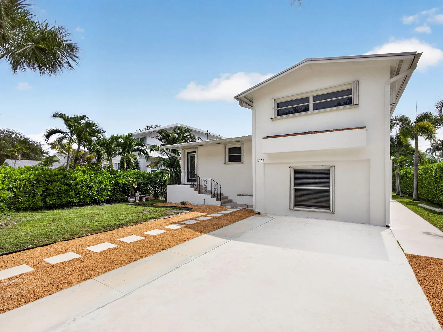 3 bed, 2.0 bath, 1395 sqft, $3,600 — Photo 1