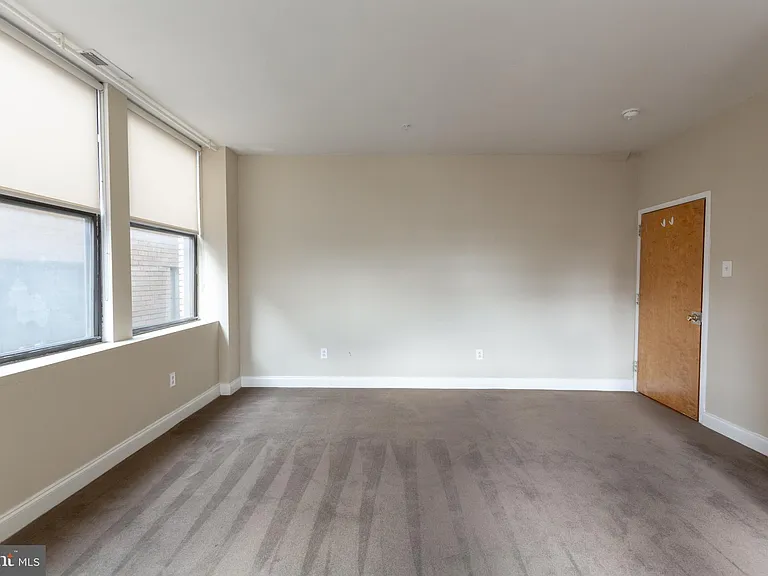 220-2 S 16th St #402 — Photo 39