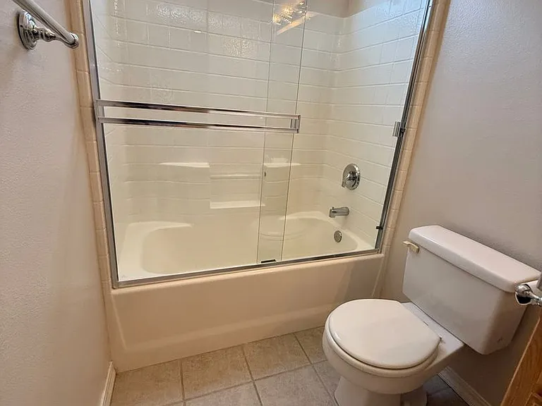 1090 Megan Ct — Photo 20