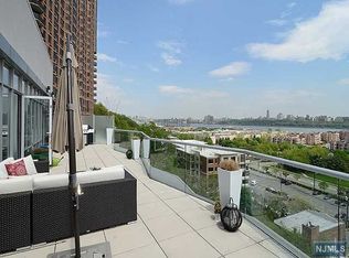 100 Thompson Ln APT 10B, Edgewater, NJ 07020