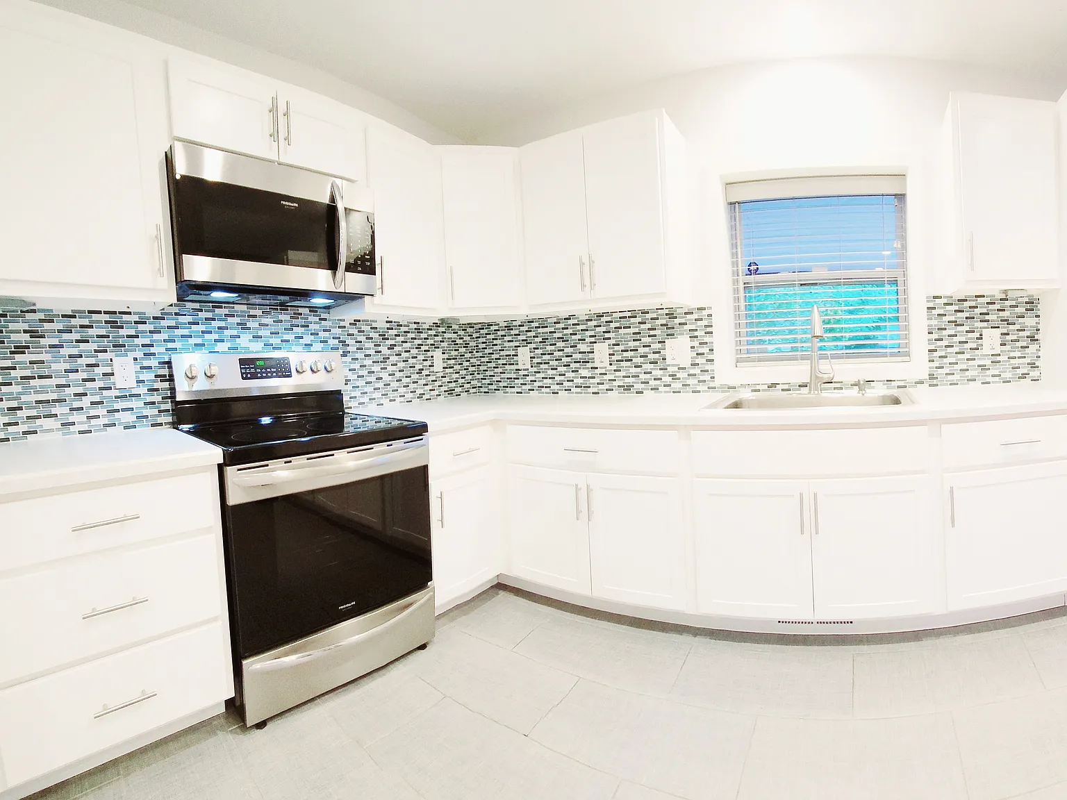 2200 W 32nd St — Photo 3