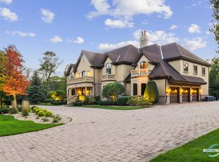 3040 Hunt Club Ln, Oak Brook, IL 60523