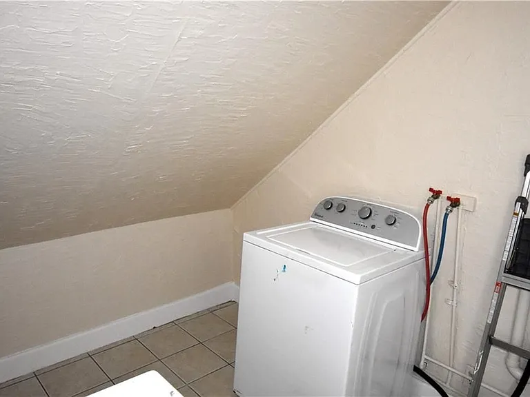 2 Nichols St — Photo 7