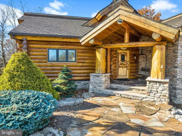 23 Oyster Bay Ct, Hazle Township, PA 18202