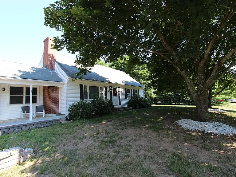 230 Field Rd — Photo 1