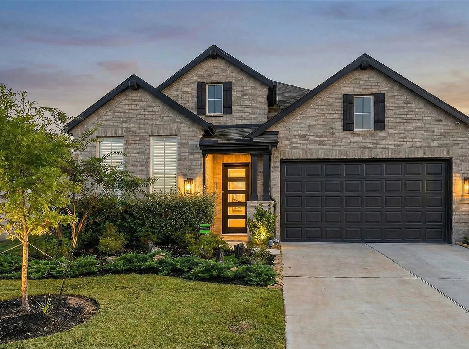 4 bed, 3.0 bath, 2602 sqft, $2,990 — Photo 1