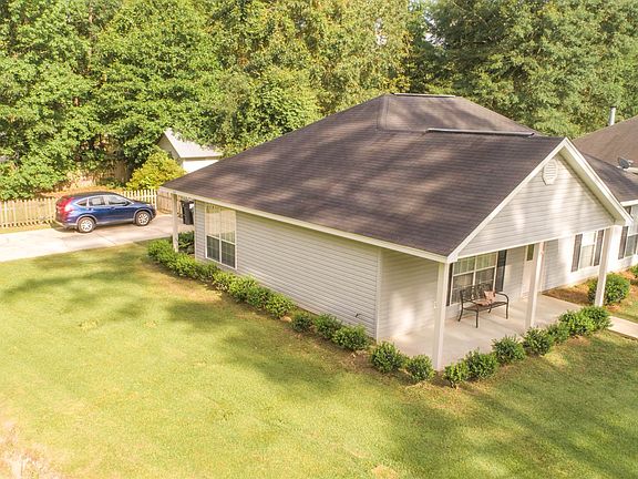 2nd image of 60430 Lilac Dr