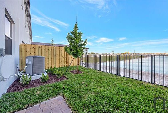 1st image of 2813 SE 25th Ave #2813