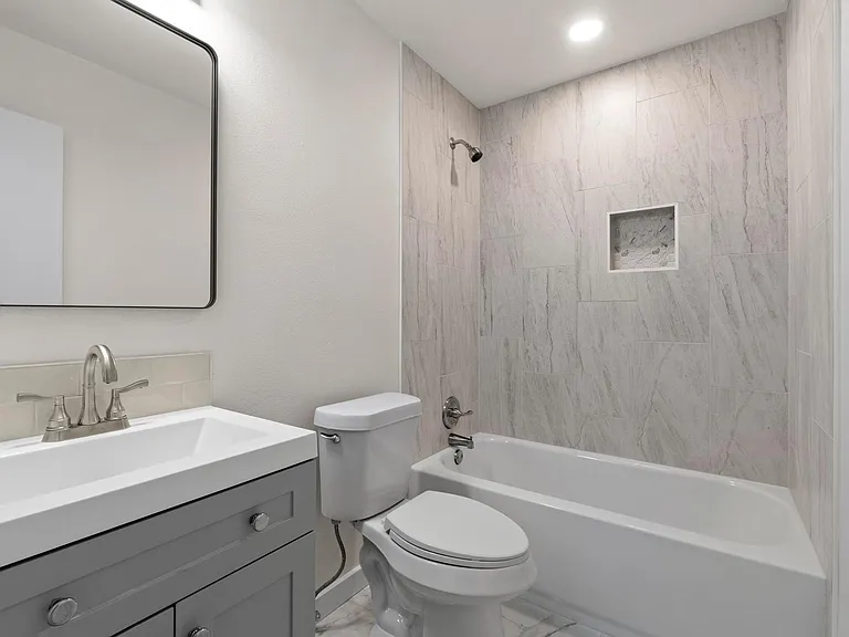 902 Warrington Dr — Photo 10