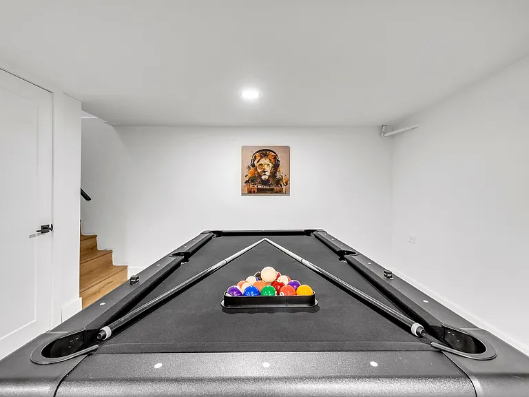 414 E Schiller St — Photo 14