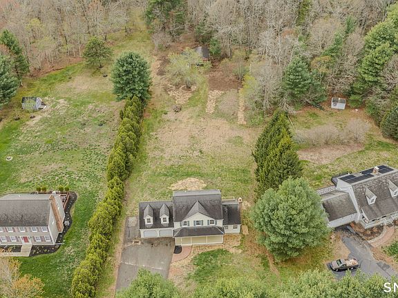 2nd image of 364 Cabin Road