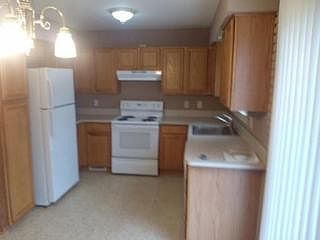 3rd image of 28300 Academy St