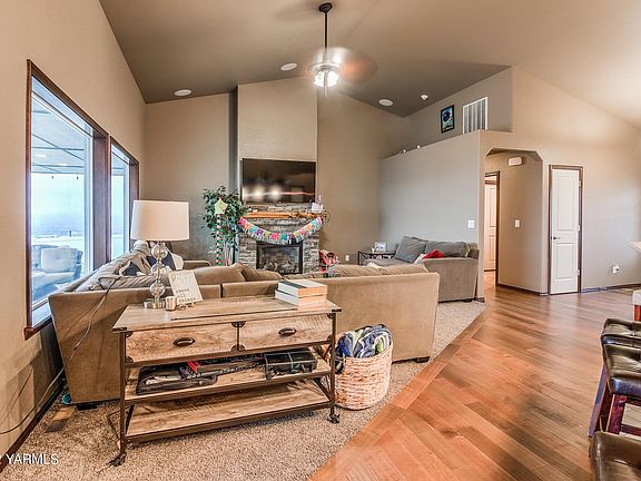 5th image of 1103 Mayer Ct