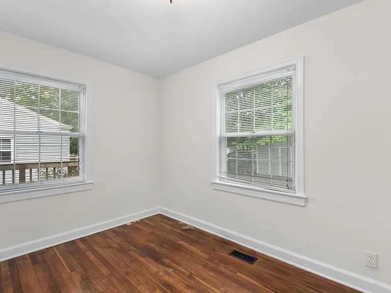 2727 Stratford Dr — Photo 16