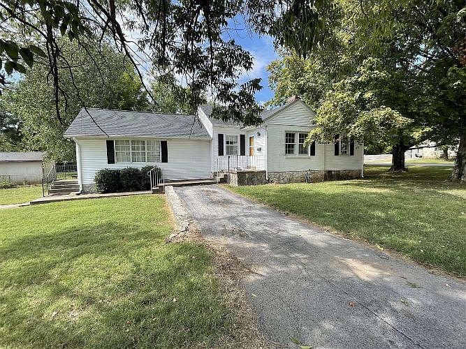 1st image of 901 Cabell Dr