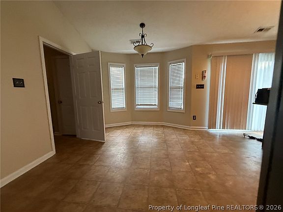 5th image of 696 Fairfield Cir