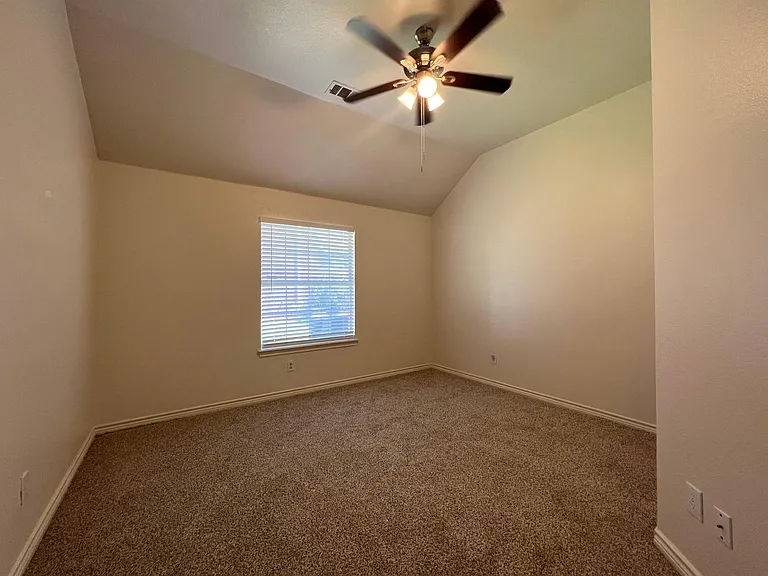 1141 Nickerson Ln — Photo 4