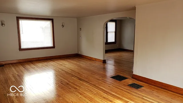 727 W Washington St — Photo 4