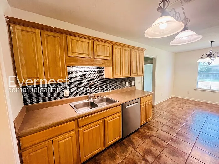 223 Crosscreek Dr — Photo 5