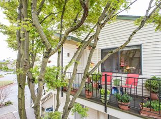 389 N Hayden Bay Dr, Portland, OR 97217
