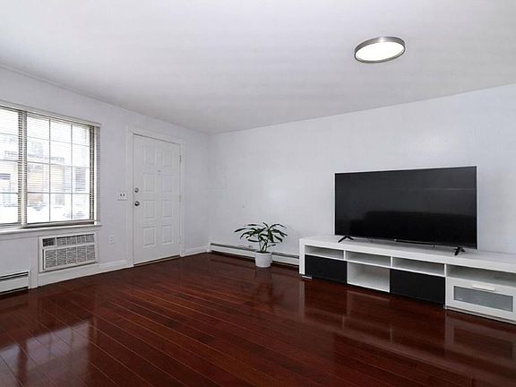 3rd image of 31 Gardenia Ln #25