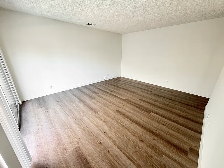 66 S Grand Oaks Ave — Photo 15