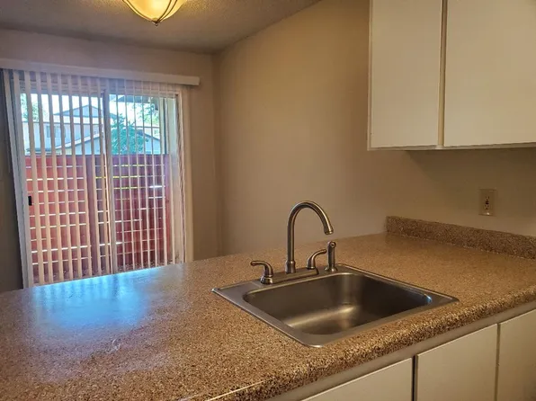 Emerald Gardens Apartments, 9521 Emerald Park Dr APT 18, Elk Grove, CA 95624