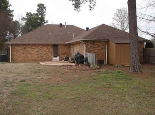 5109 Woodgate Dr, Texarkana, TX 75503