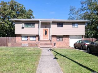 27 Gordon Ave, West Babylon, NY 11704