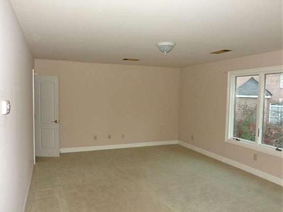 2nd image of 1207 Walker Ct