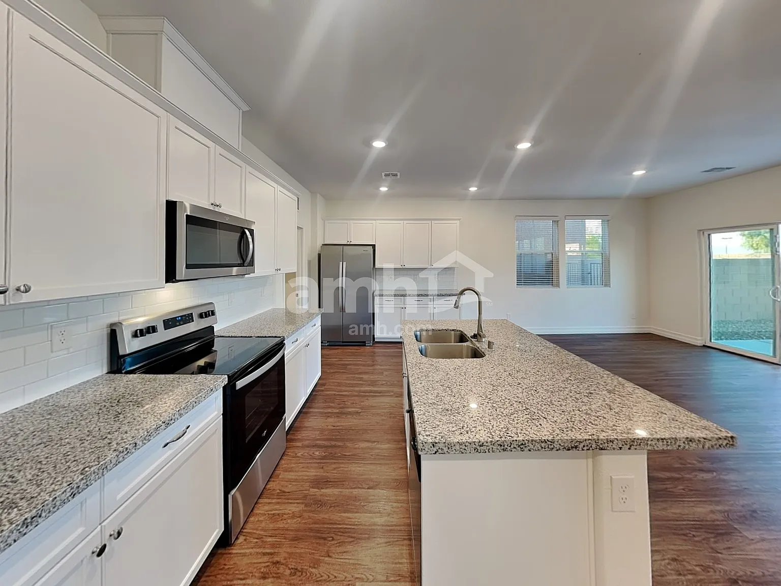 4 bed, 3.5 bath, 2113 sqft, $2,585 — Photo 3