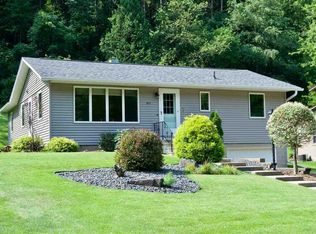 851 Valley View Dr, Richland Center, WI 53581