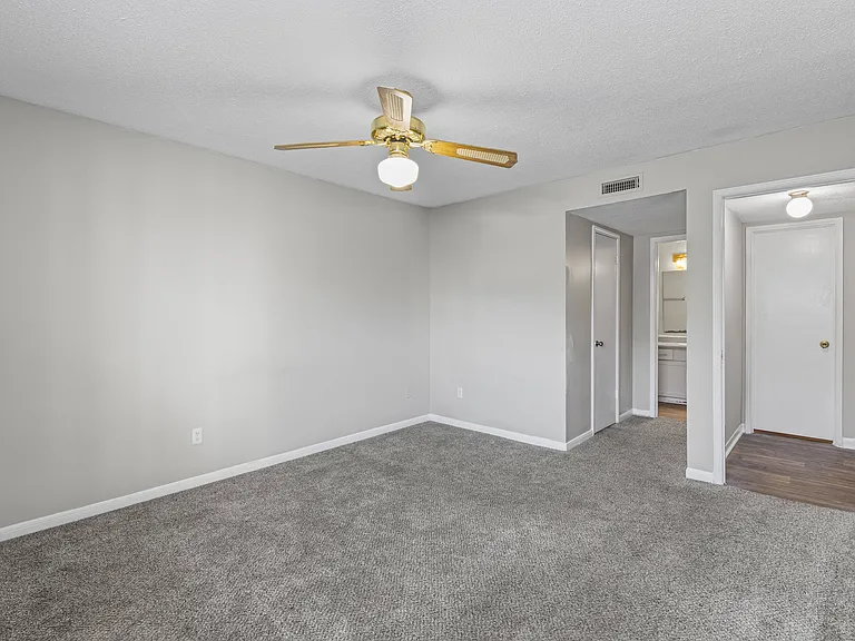 Our Montgomery apartments offer comfortable rooms with plush carpeting and ceiling fans for year-round comfort, professionally operated by Highlands Vista Group.