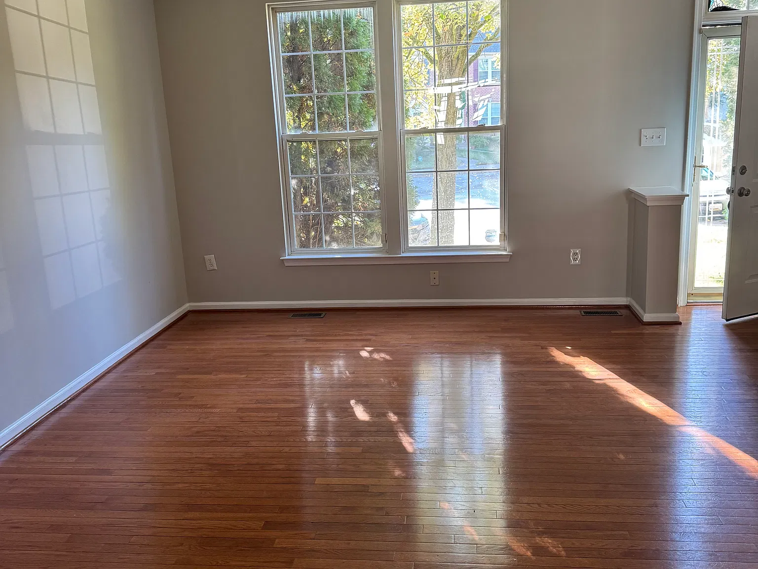 3 bed, 2.5 bath, 1760 sqft, $3,200 — Photo 2