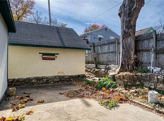 5th image of 1634 Ewing Ave