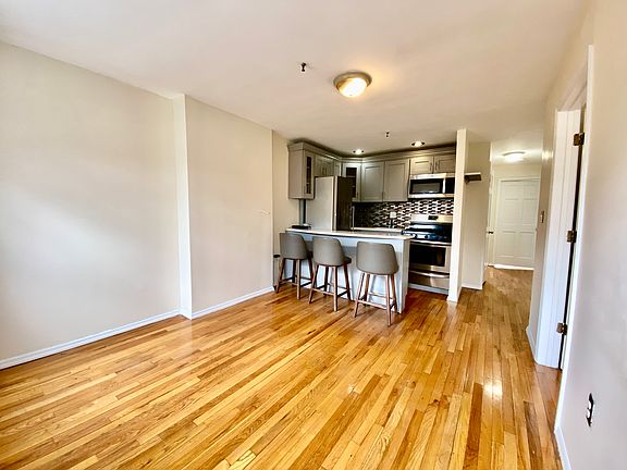 2nd image of 373 Gates Ave APT 4