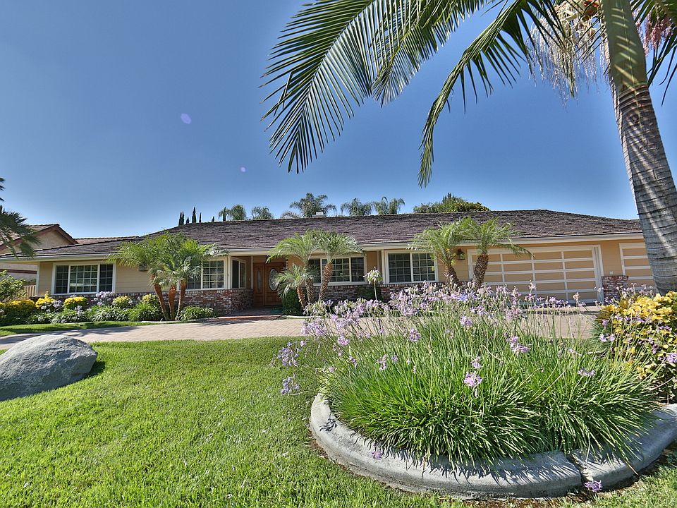 1st image of 220 W Wistaria Ave