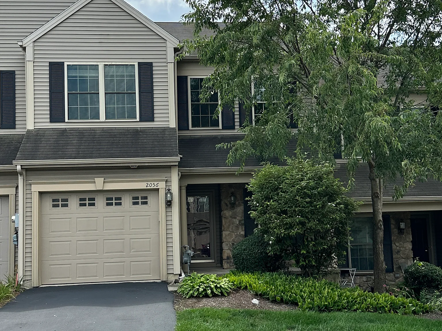 3 bed, 2.5 bath, 1980 sqft, $2,075 — Photo 2