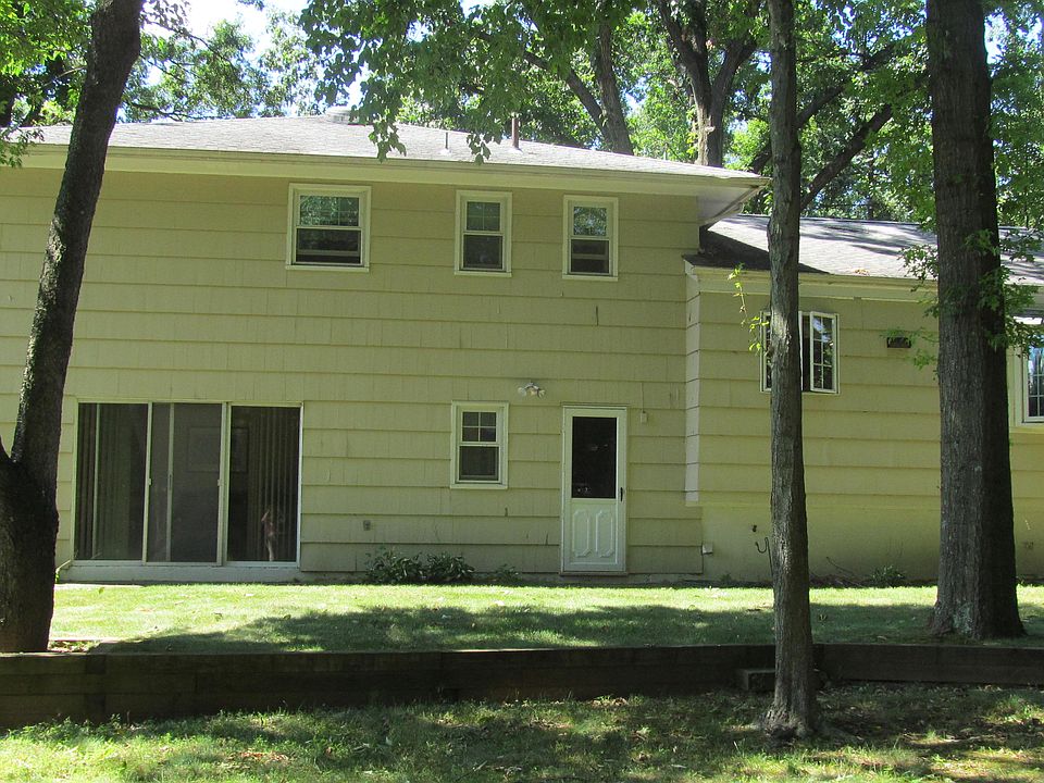 1st image of 68 Roosevelt St