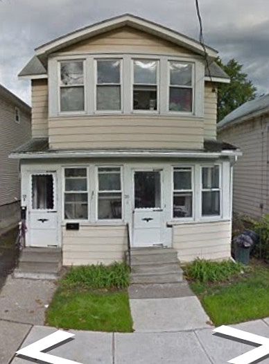 6 Bedrooms 2 Baths 2 Familyi