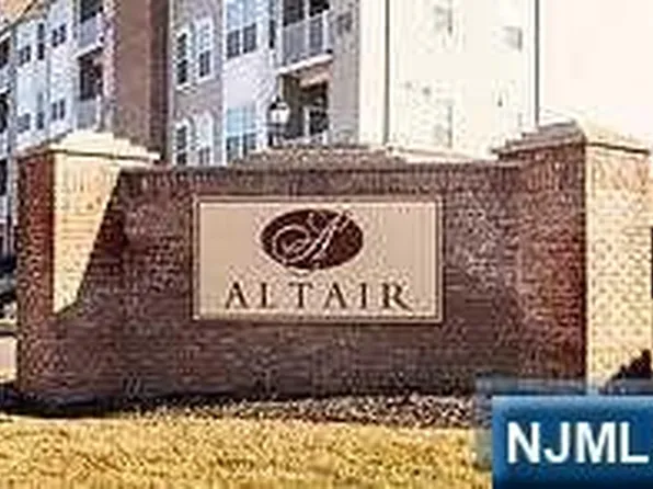 398 Cory Ln, Elmwood Park, NJ 07407