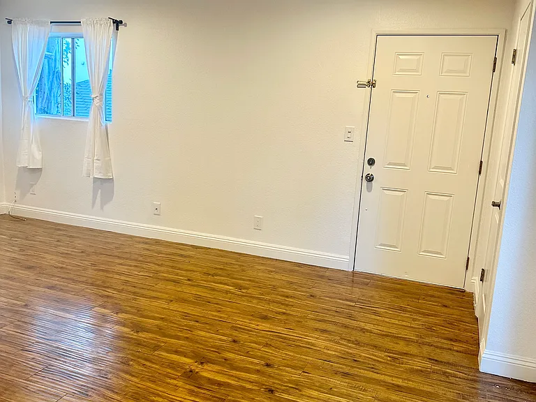 6620 Hazeltine Ave #110 — Photo 19