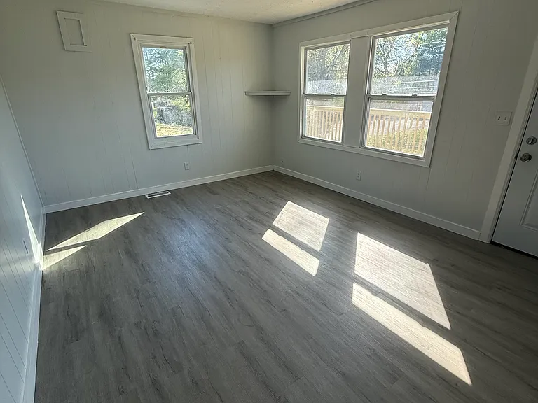 5740 Dodson Ferry Rd — Photo 8