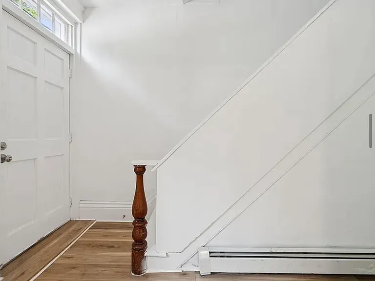 1099 Washington St — Photo 3