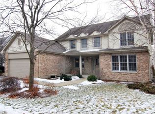 359 Tally Ho Dr, Vernon Hills, IL