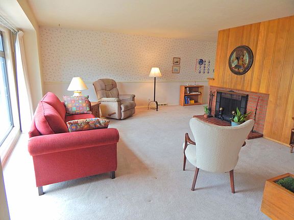 2nd image of 6213 Mossman Pl NE